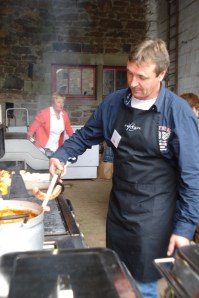 Jean-Marc, maître ès barbecue